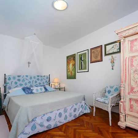 Ulica Pazar I * Sveti Filip i Jakov