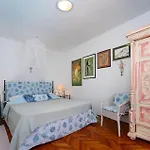 Ulica Pazar I * Sveti Filip i Jakov